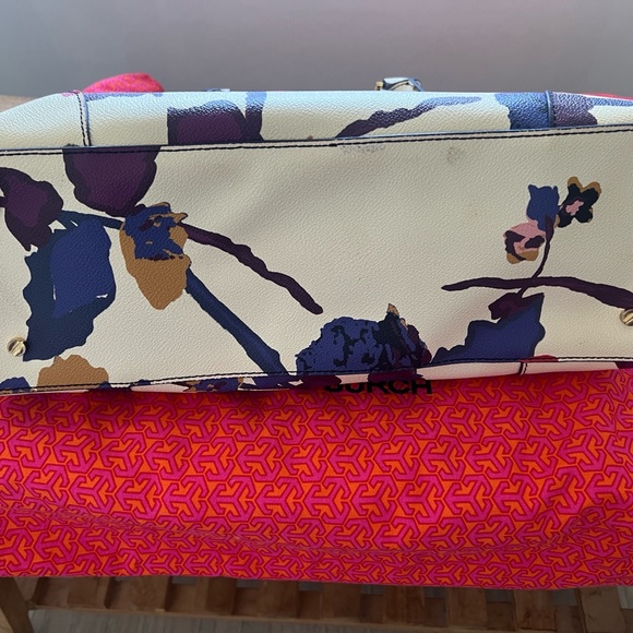 Tory Burch Robinson Alpine Snow Floral
Dome Satchel Bag - Picture 8 of 14